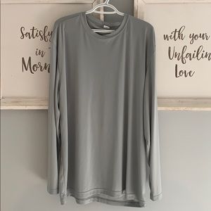 2x Men’s athletic shirt